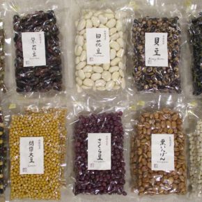 べにや長谷川商店さんのお豆と本を販売します